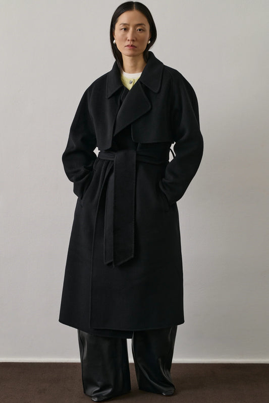Stanisla Cashmere Coat in Black