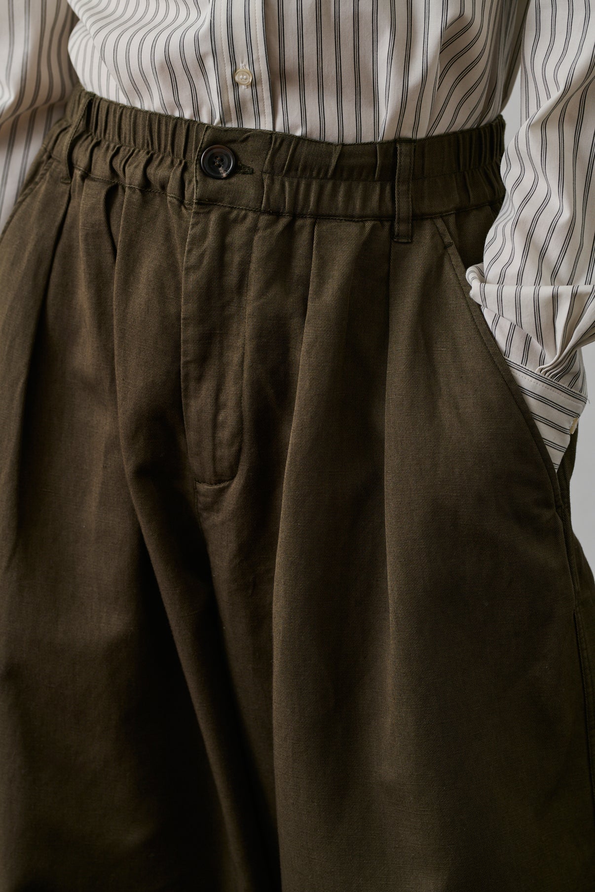 Vernon Cotton Trousers in Kaki