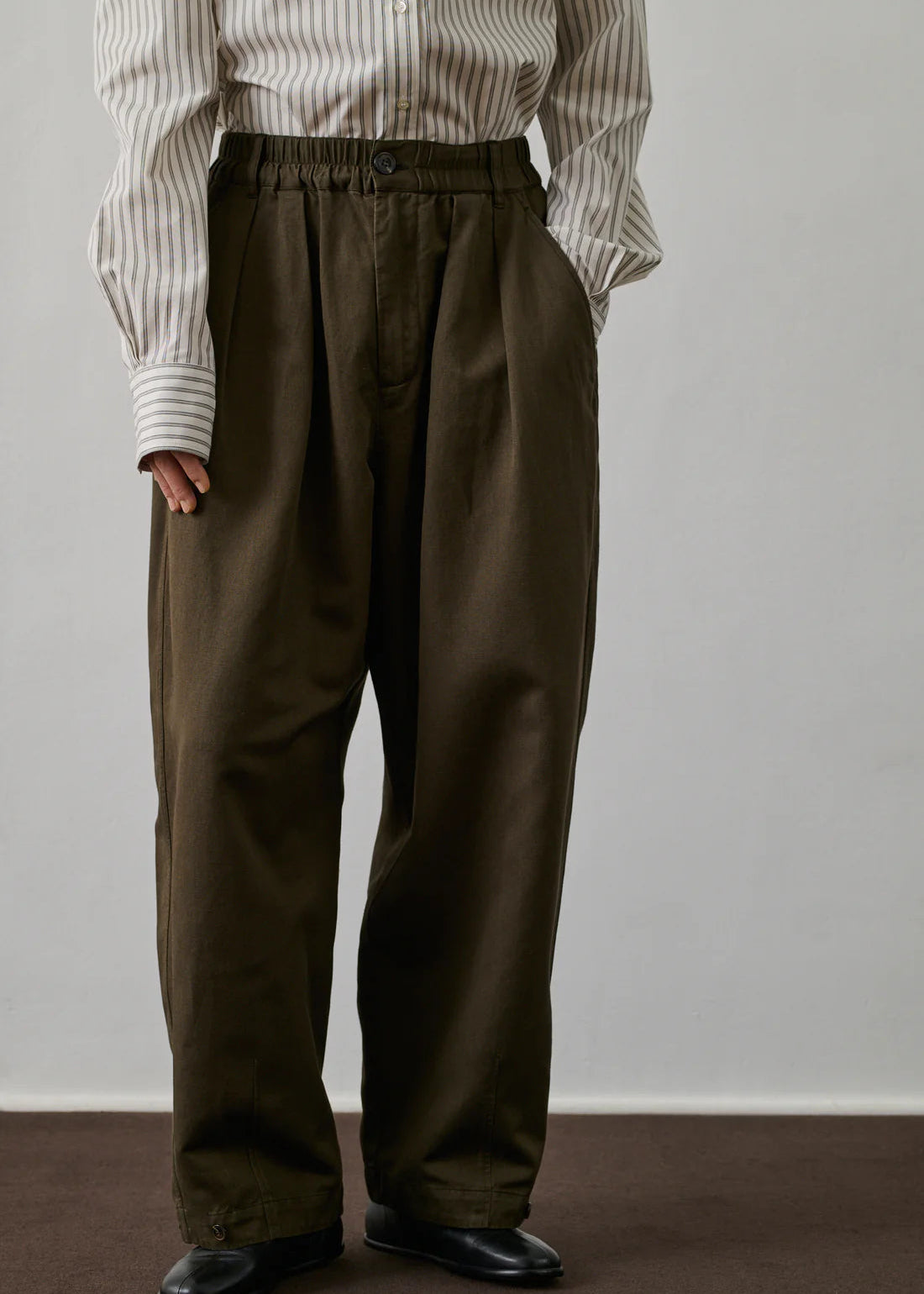 Vernon Cotton Trousers in Kaki