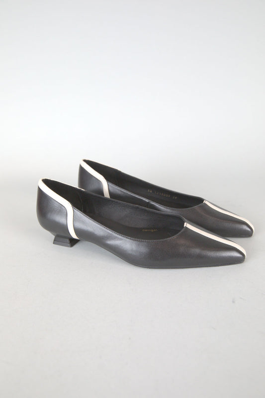 Belle Pointed Toe Shoe in Black & Cream Stripe