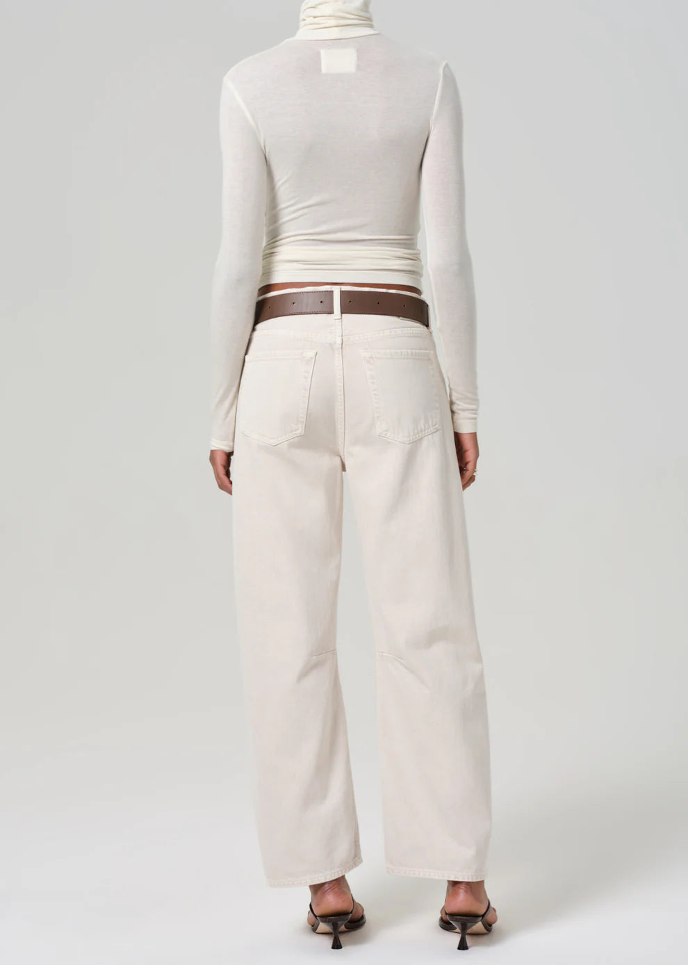 Miro Relaxed Jeans in Almond