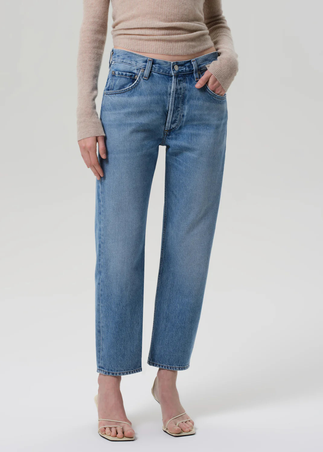 Winslow Low Rise Boyfriend Jeans in Corrin