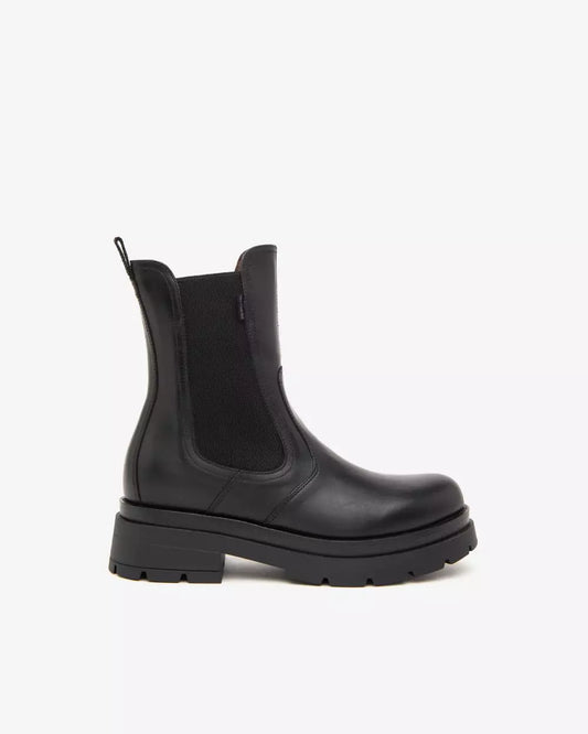 Chelsea Boot in Black Leather