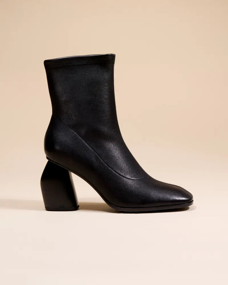 Rams Boots with Square Toe and High Heel in Black