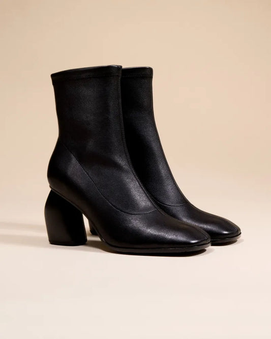 Rams Boots with Square Toe and High Heel in Black
