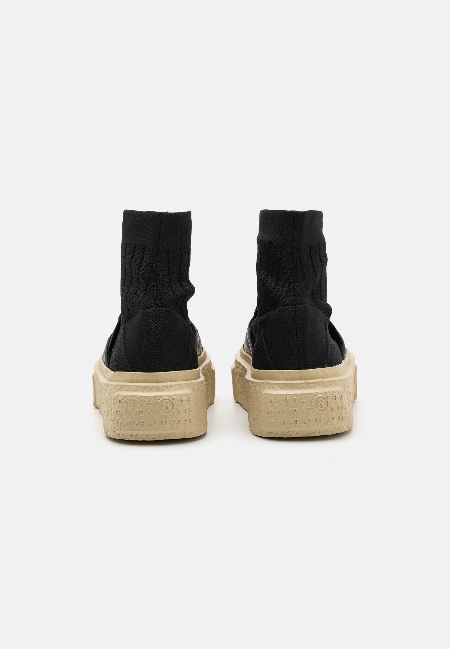 Platform sneaker in Black