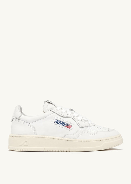 Medalist Low Sneaker in White