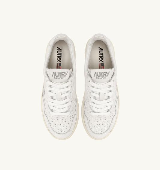 Medalist Low Sneaker in White