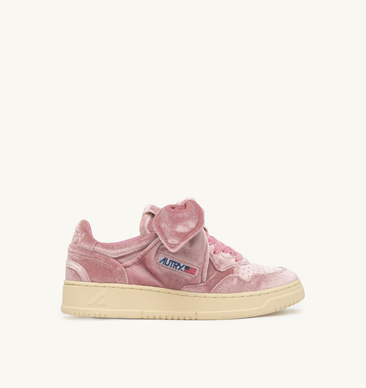 Medalist Low Bow Velvet Sneakers in Pink