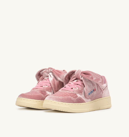 Medalist Low Bow Velvet Sneakers in Pink