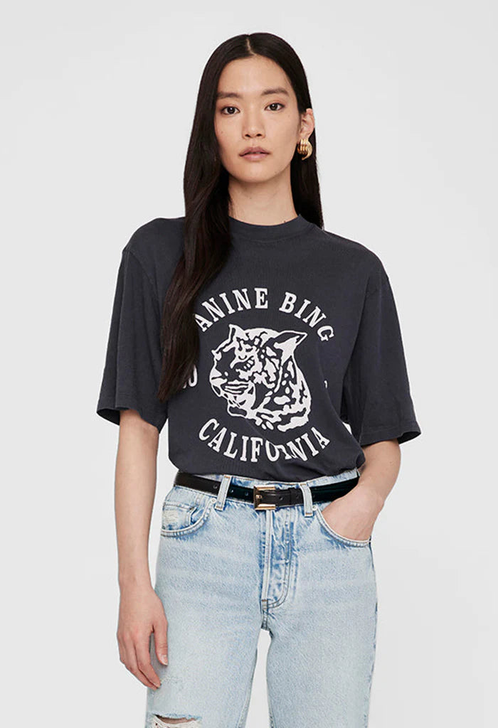 AVI TEE COLLEGEIATE LEOPARD - WASHED CHARCOAL - ANINE BING