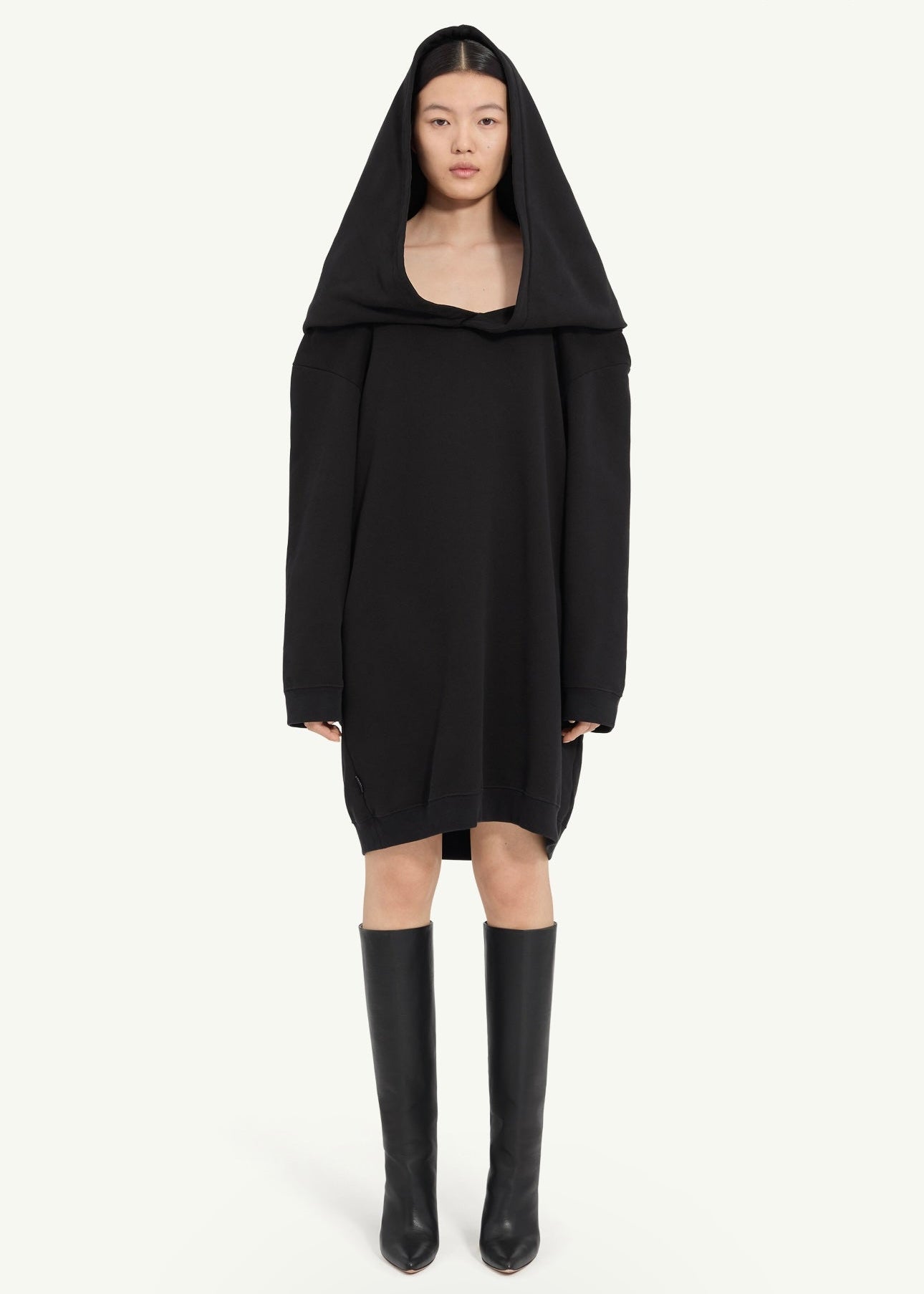Sweatshirt Dress in Black