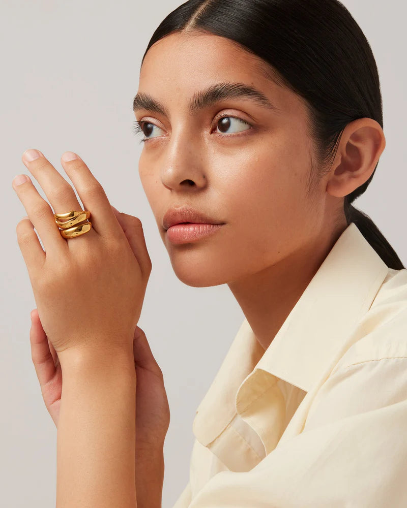 Sees Ring in Gold