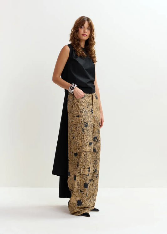 Jelani Sleeveless Bow Top in Black