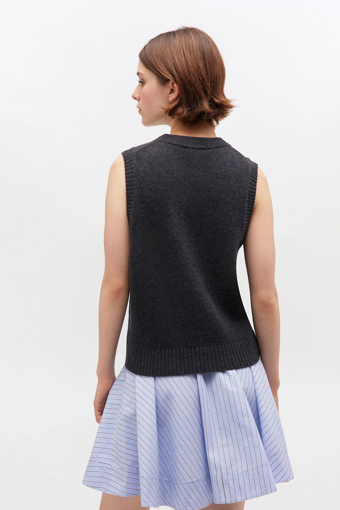 Rose Wool Vest in Dark Grey