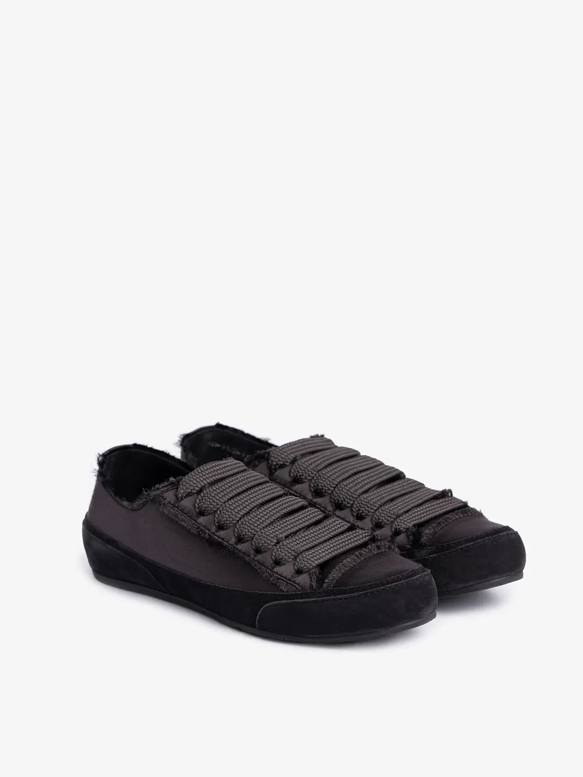 Parson Trainer in Silk Satin Black