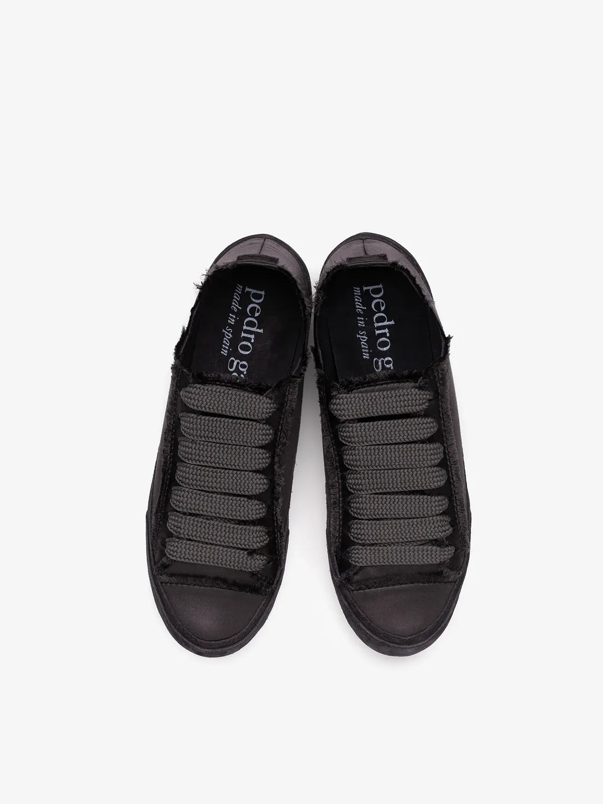 Parson Trainer in Silk Satin Black