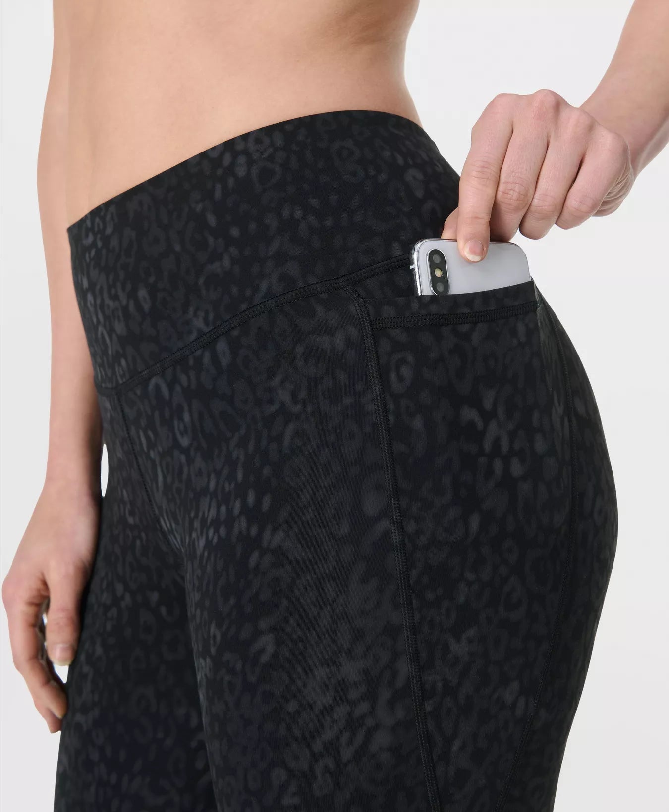 ULTIMATE 7/8 STUDIO LEGGING PRINT - BLACK PANTHER PRINT - SWEATY BETTY