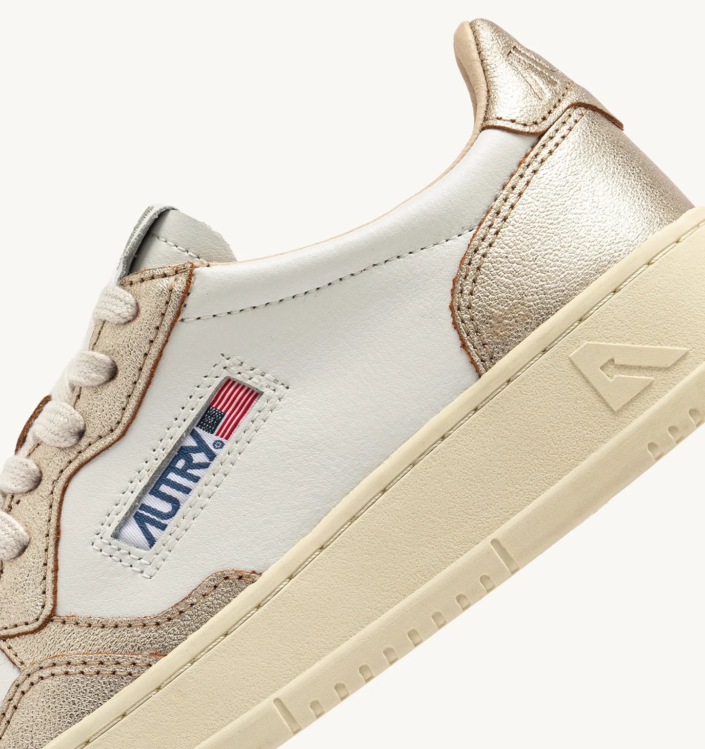 Medalist Low Sneakers in White Leather Platinum
