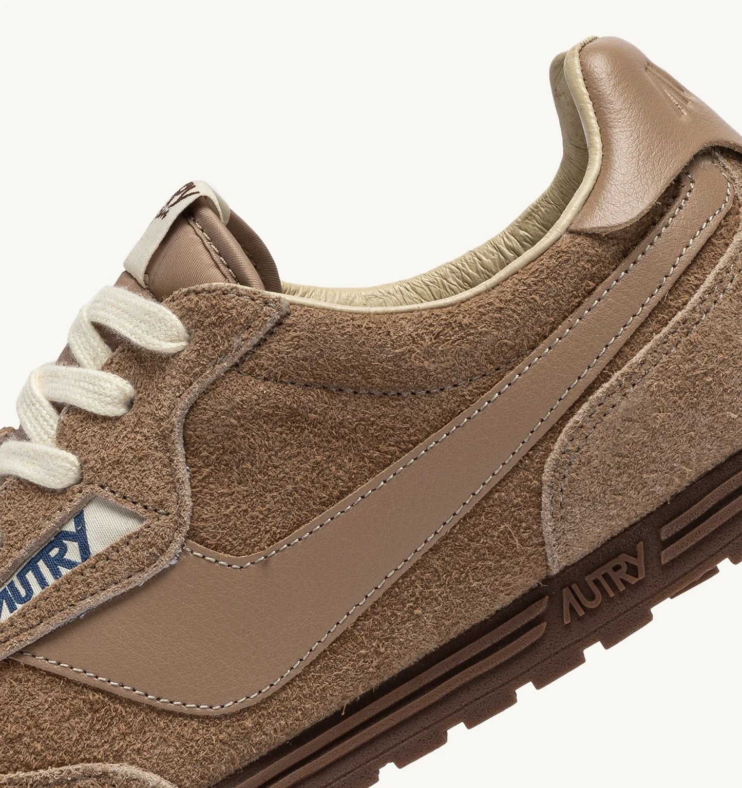 Windspin Sneakers in Suede Leather Peanut