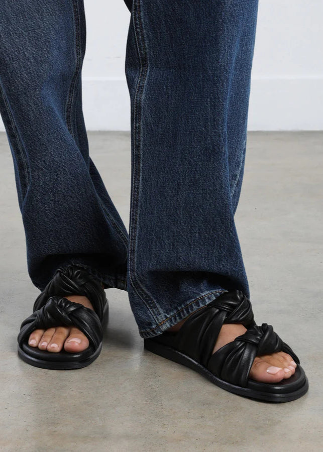 Tye Slide in Black