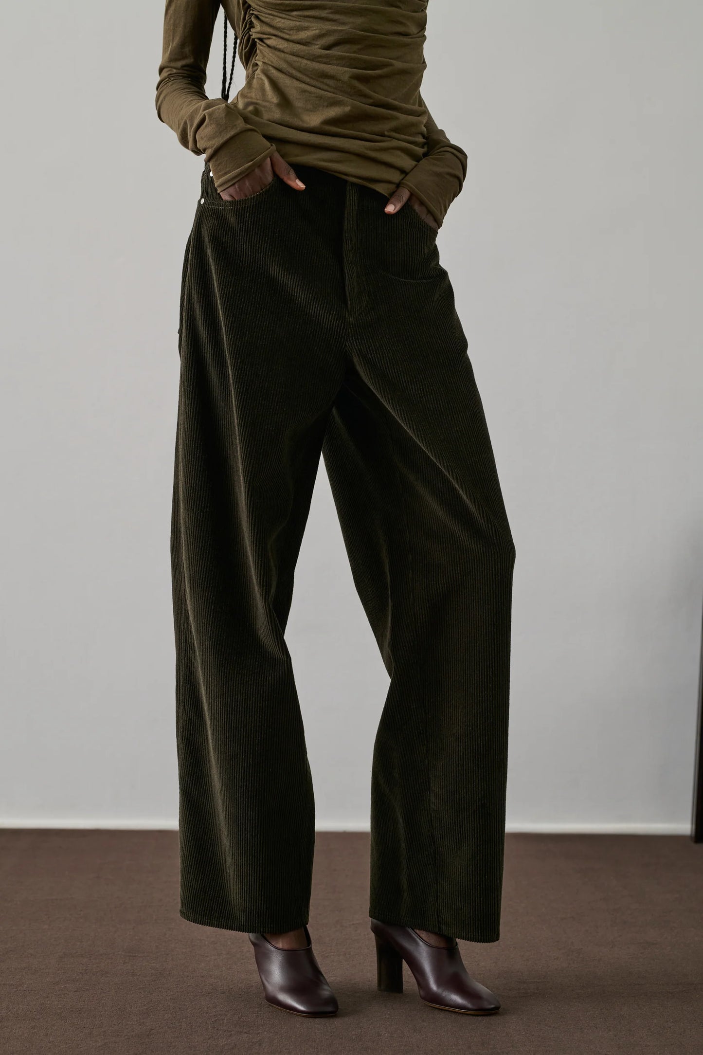 Gunther Corduroy Trousers in Ebony