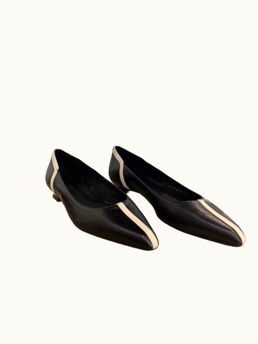 Belle Pointed Toe Shoe in Black & Cream Stripe