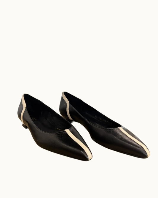Belle Pointed Toe Shoe in Black & Cream Stripe