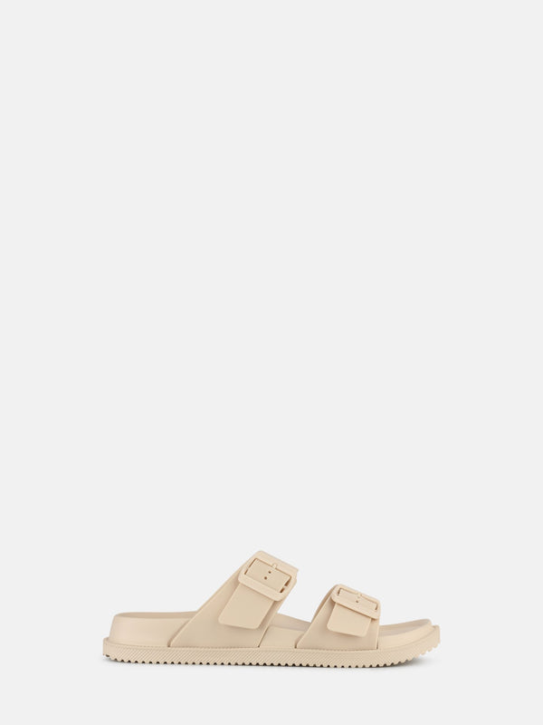 Elise Sandal in Desert