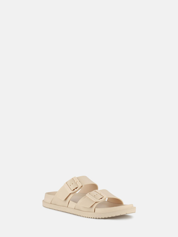 Elise Sandal in Desert