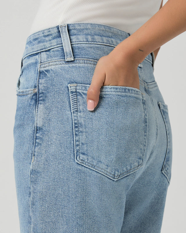 ALEXIS BARREL LEG JEAN - LIGHT BLUE - PAIGE