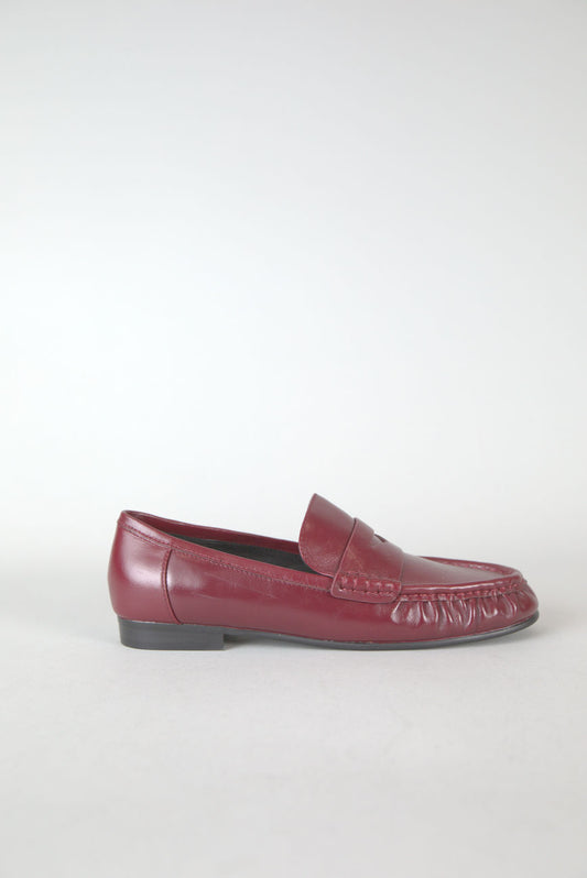 Creased Leather Flats in Carmin