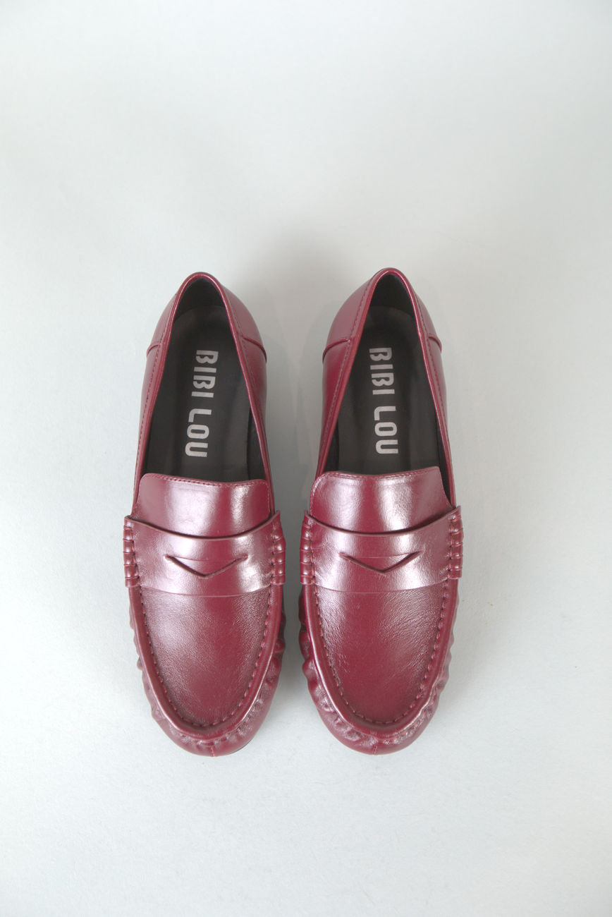 Creased Leather Flats in Carmin