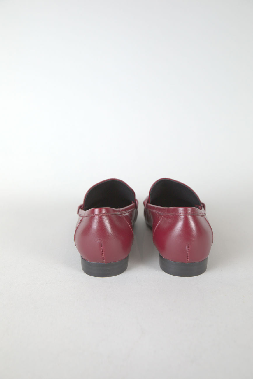 Creased Leather Flats in Carmin