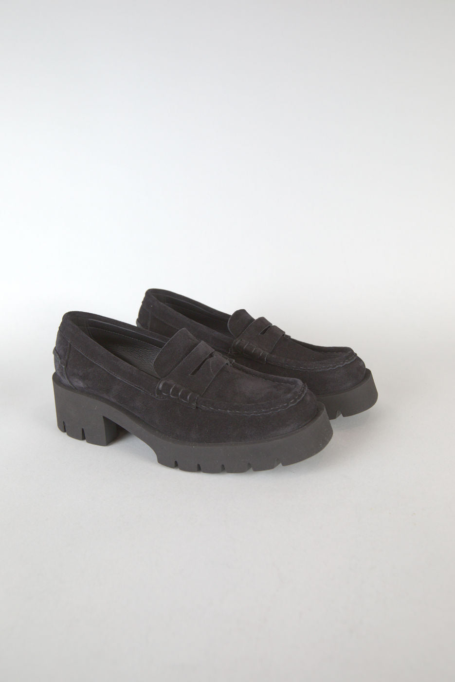 Tady Lightweight Midi Loafer in Suede Black