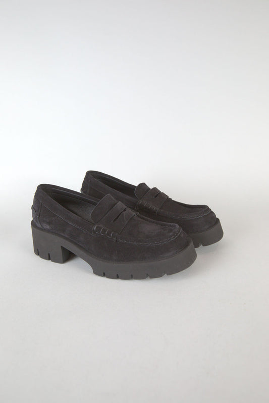 Tady Lightweight Midi Loafer in Suede Black
