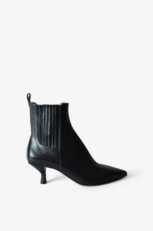 Pointy Toe Kitten Boot in Black