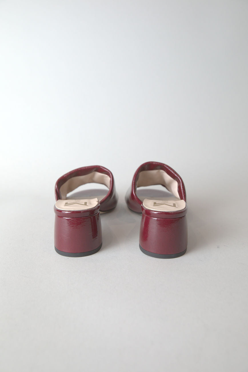 Venecia Heel in Burgundy