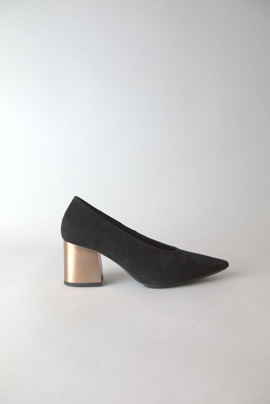 Noria Block Heel Shoe in Black Suede