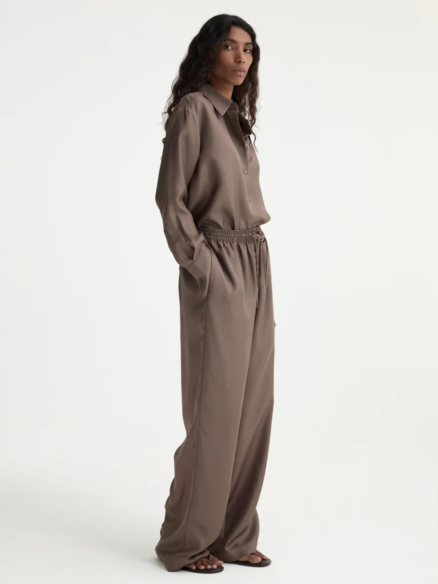 Relaxed Silk Trouser in Taupe