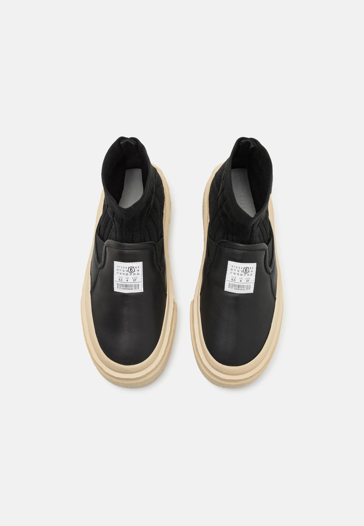 Platform sneaker in Black