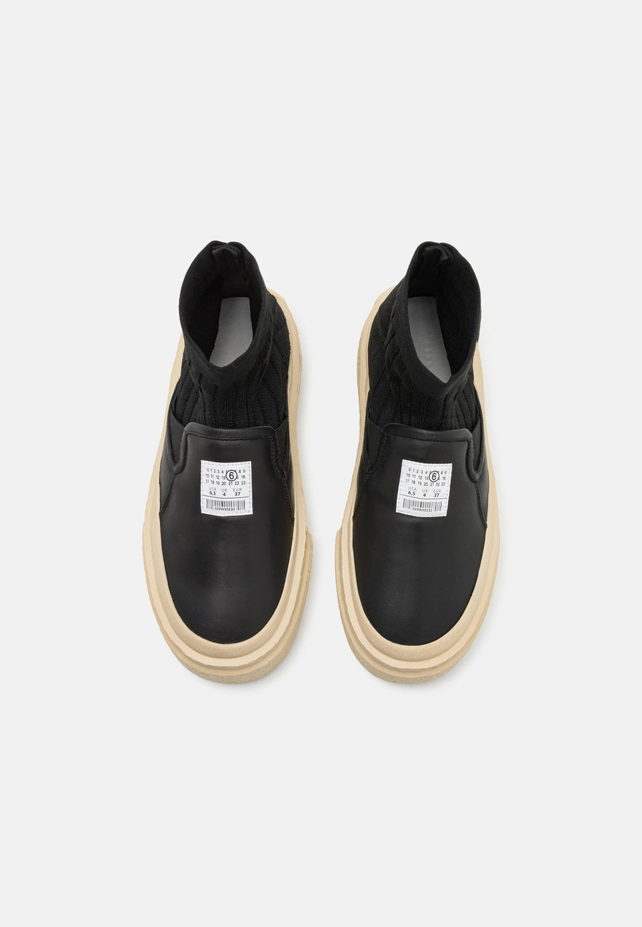 Platform sneaker in Black