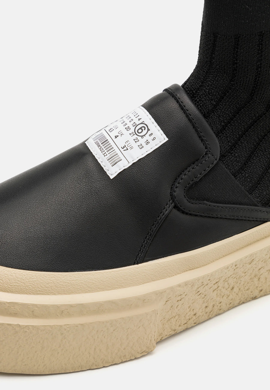 Platform sneaker in Black