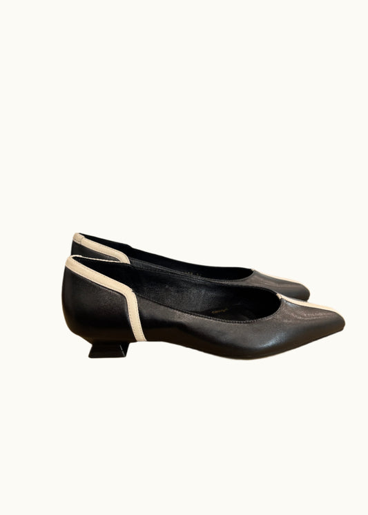 Belle Pointed Toe Shoe in Black & Cream Stripe