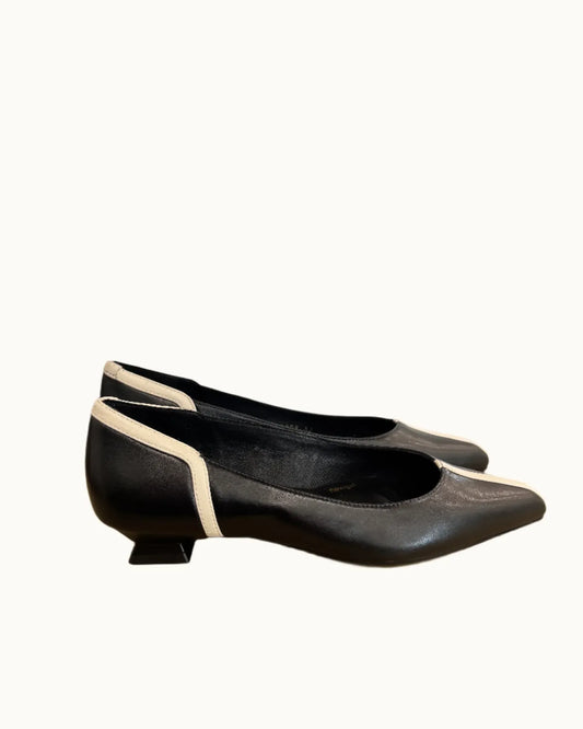 Belle Pointed Toe Shoe in Black & Cream Stripe