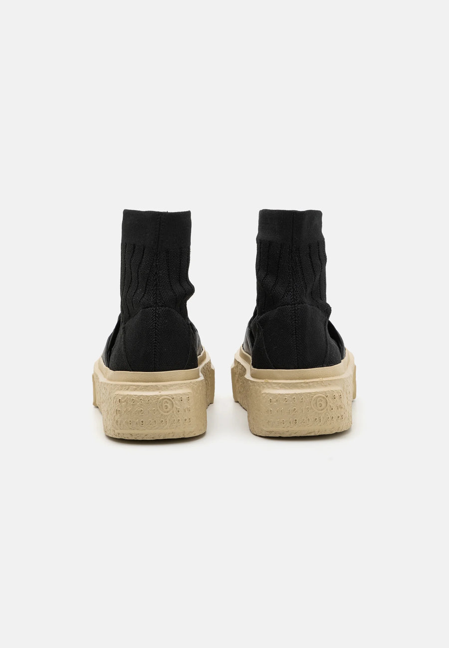 Platform sneaker in Black