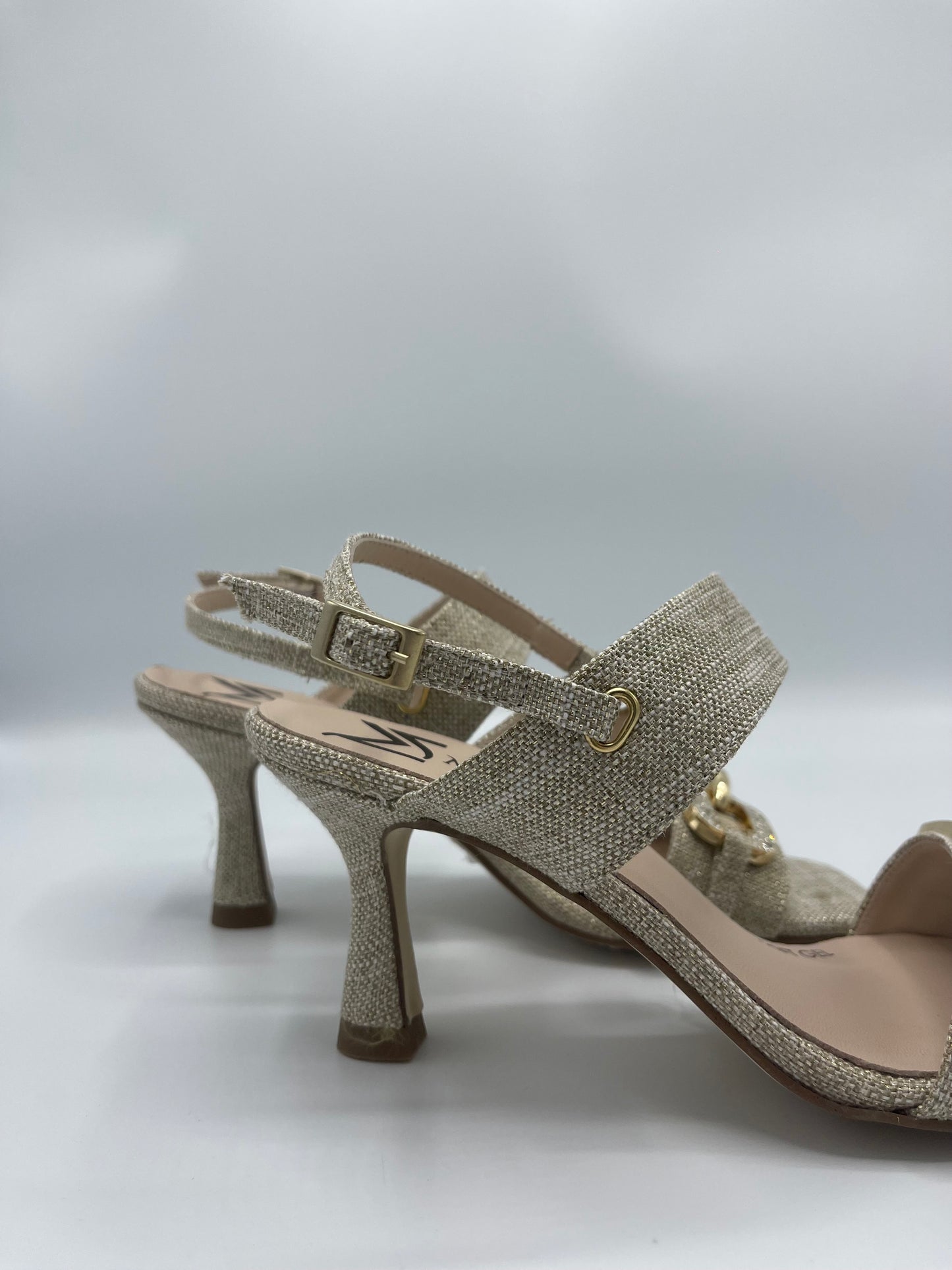 LINO BEIGE SANDAL WITH GOLD DETAILS-MARIAN