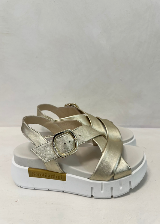 CRISS CROSS GOLD SANDAL-NERO GIARDINI