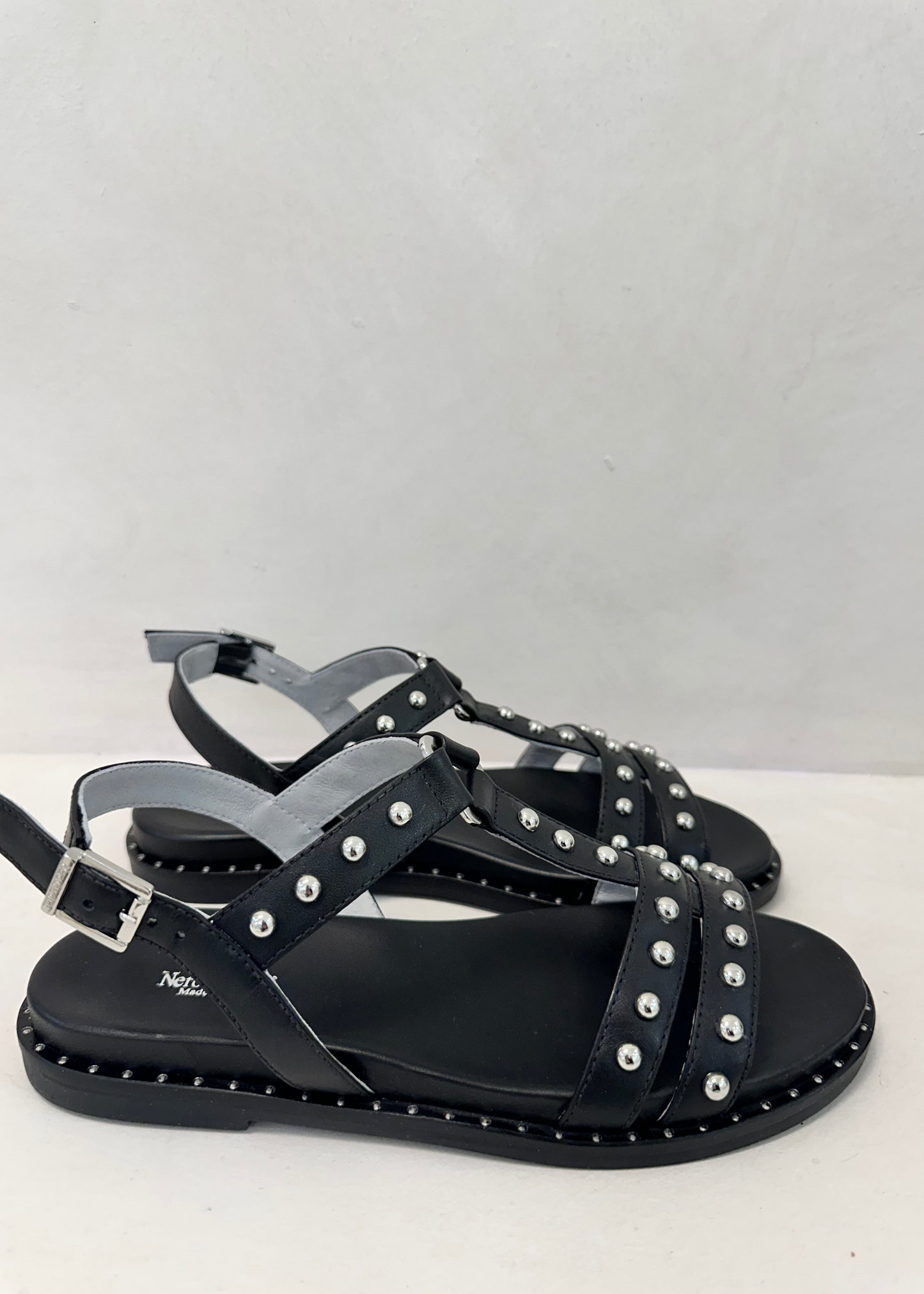 BLACK LEATHER STUD FLAT SANDALS-NERO GIARDINI