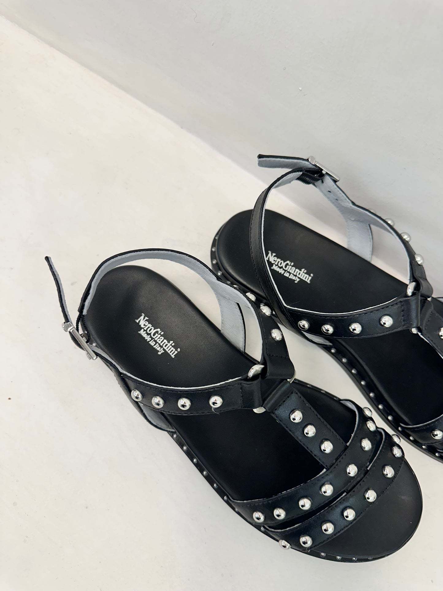 BLACK LEATHER STUD FLAT SANDALS-NERO GIARDINI
